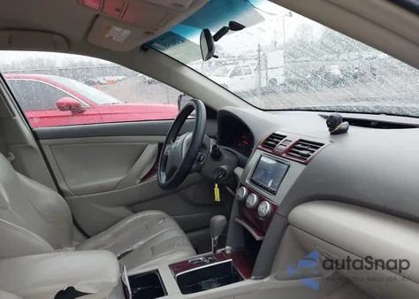 2011 Toyota Camry Le z USA, uszkodzony, nr VIN 4T1BF3EK7BU163884